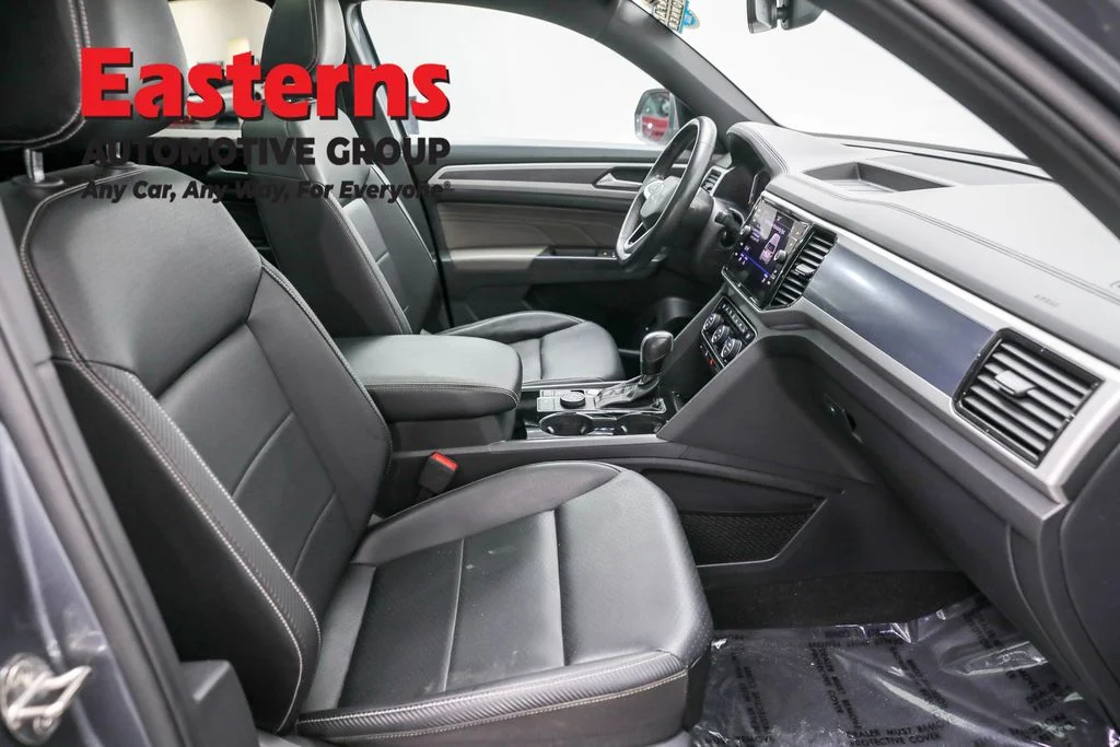 Used 2021 Gray Volkswagen 2.0T SEL image 24