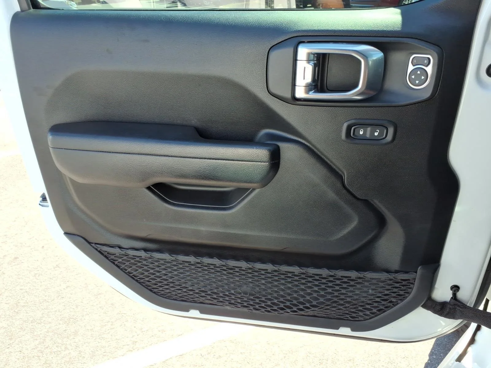 Used 2022 Bright White Clearcoat Jeep Sport S image 30