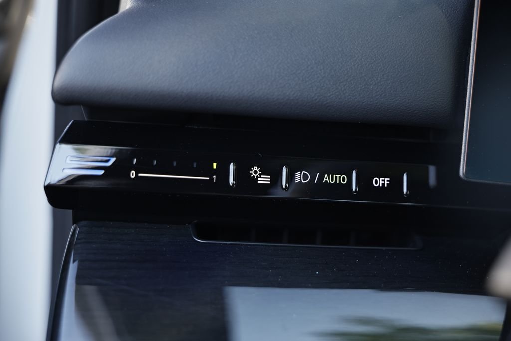 2025 BMW 5 Series 530i - Photo 18