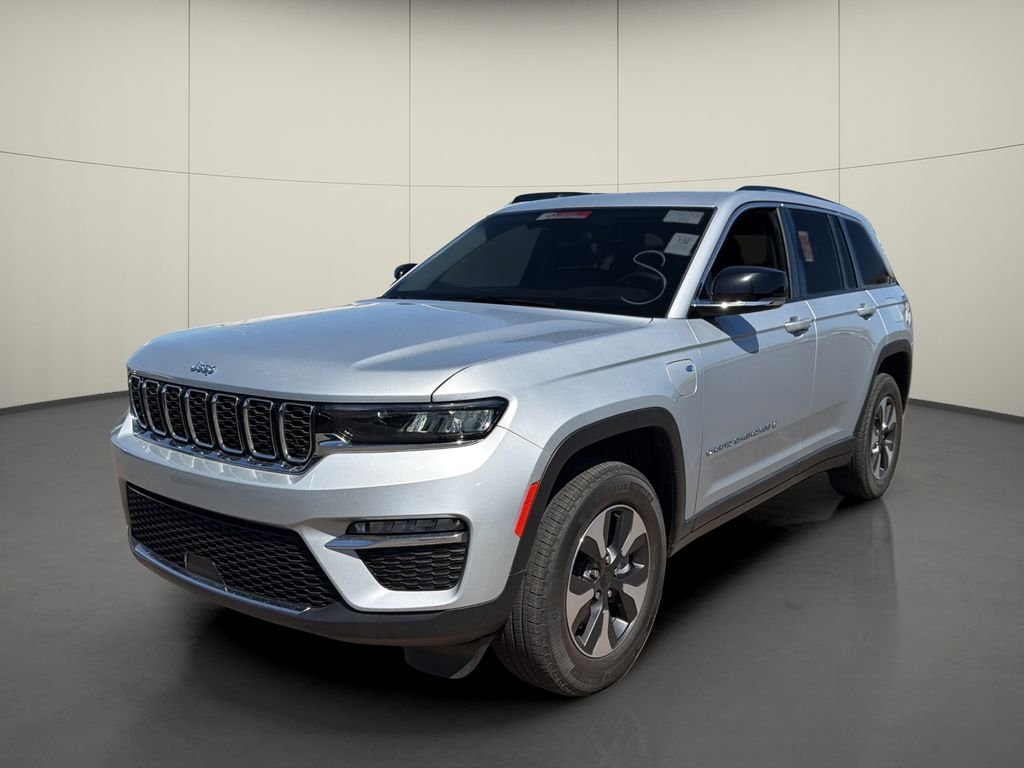 Used 2022 Silver Jeep 4xe image 3