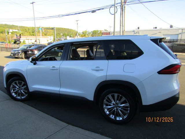 Certified Used 2024 Pearl Toyota Platinum image 4