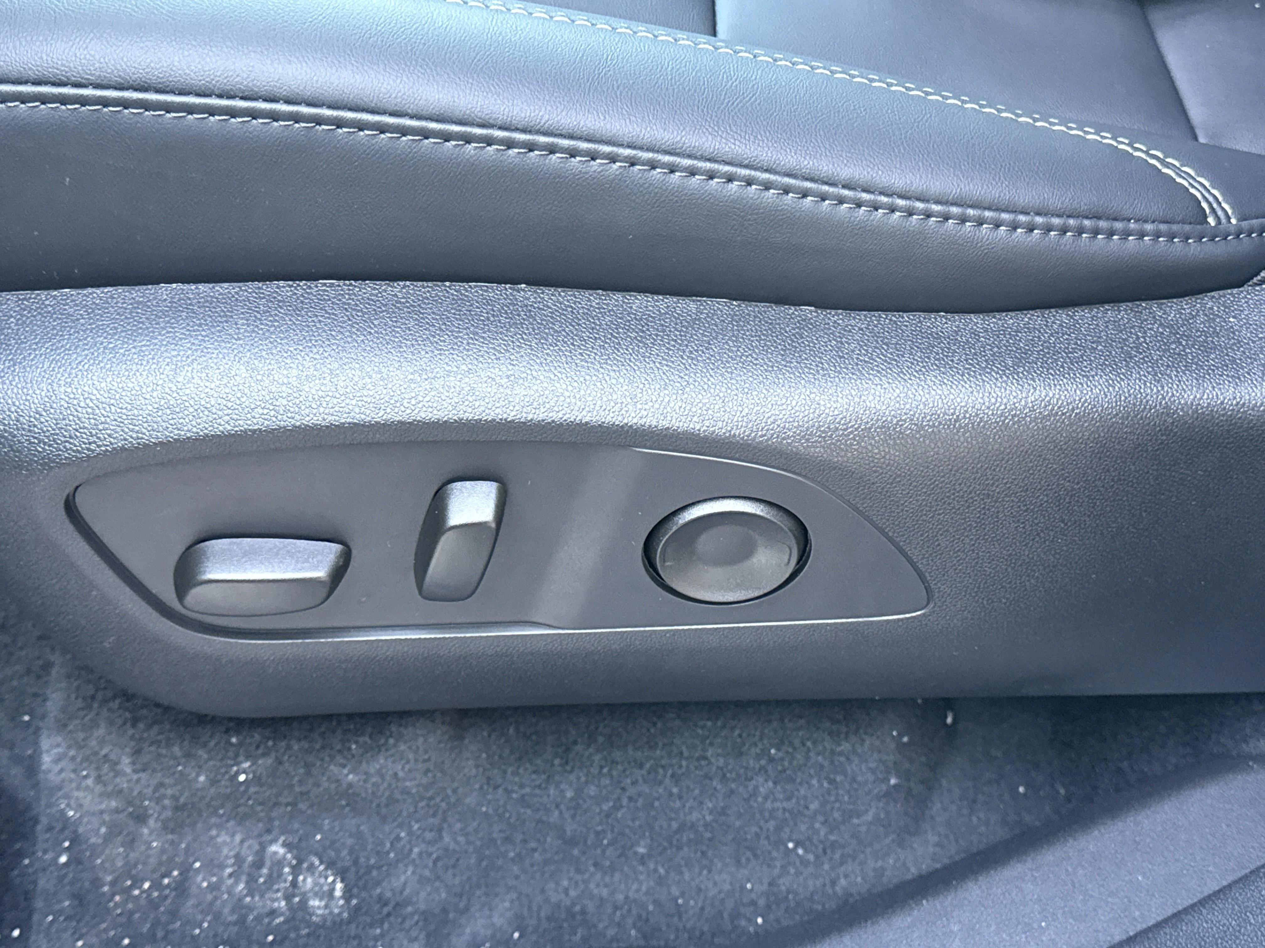 New 2026 Glacier White Tricoat GMC AWD Elevation image 18