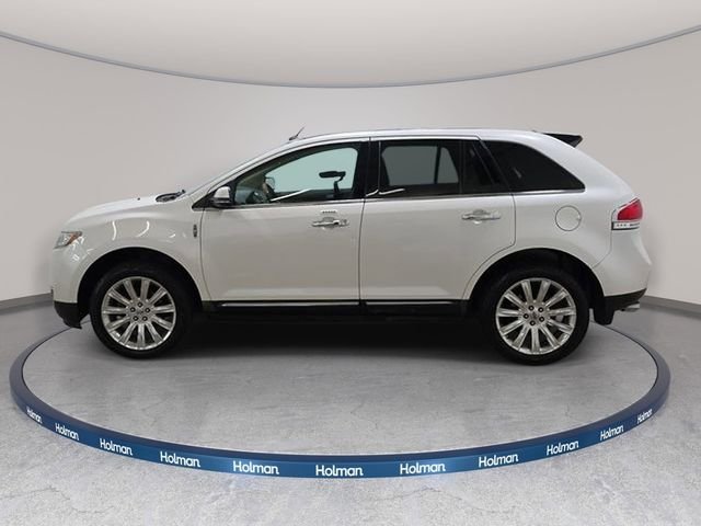 Used 2015 White Lincoln Base image 9