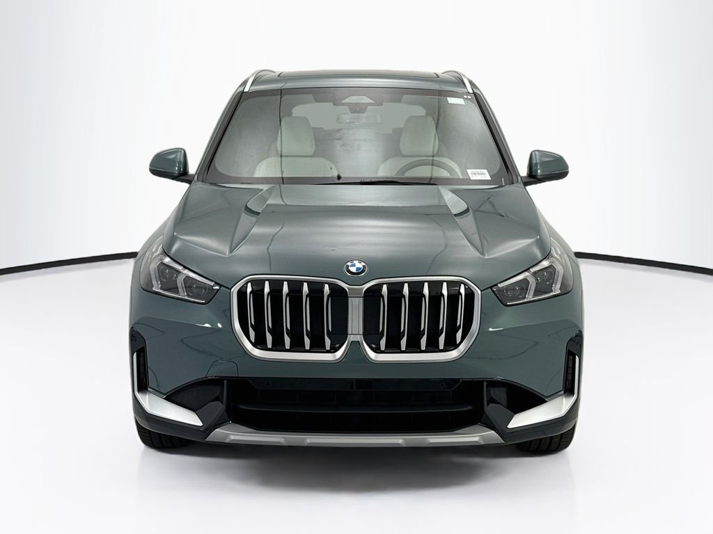 New 2026 Green Metallic BMW xDrive28i image 2
