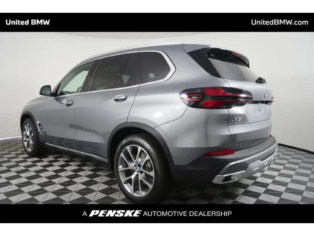 New 2026 Skyscraper Grey Metallic BMW X5 40i image 5