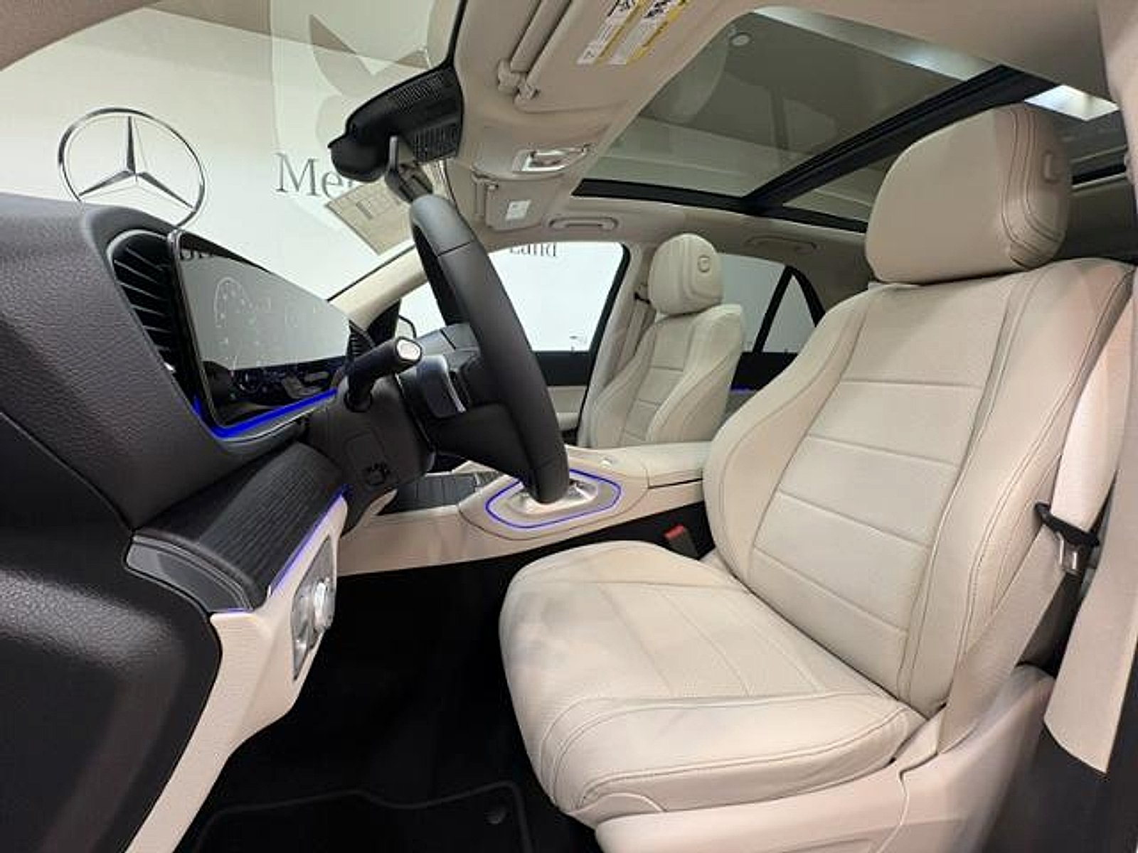 New 2026 MANUFAKTUR Moonlight White Metallic Mercedes-Benz  image 10