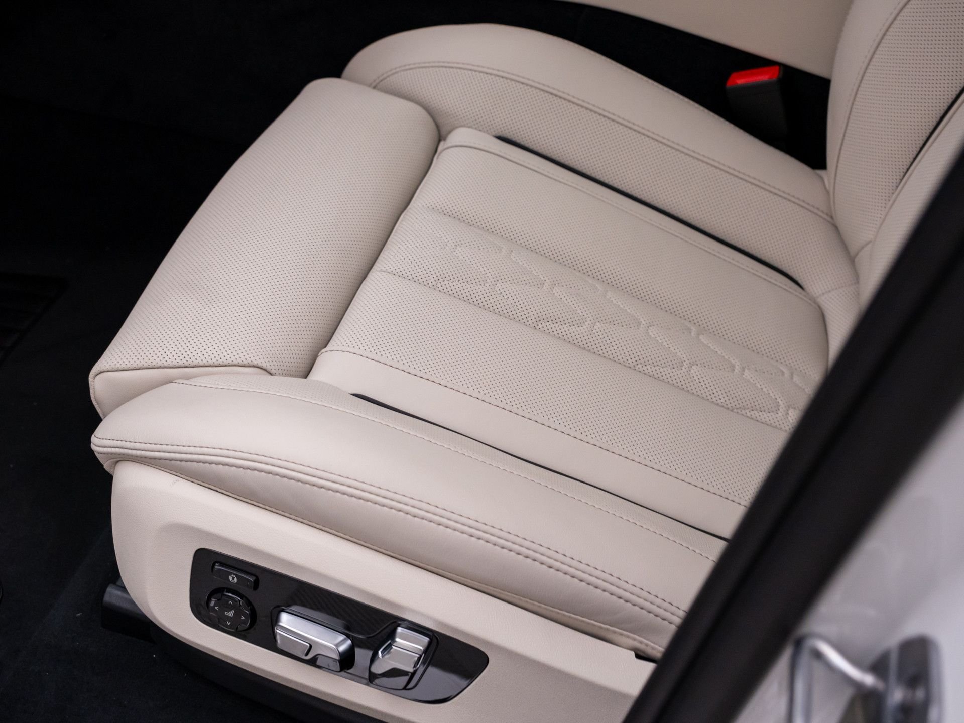 New 2027 Alpine White BMW xDrive40i image 16