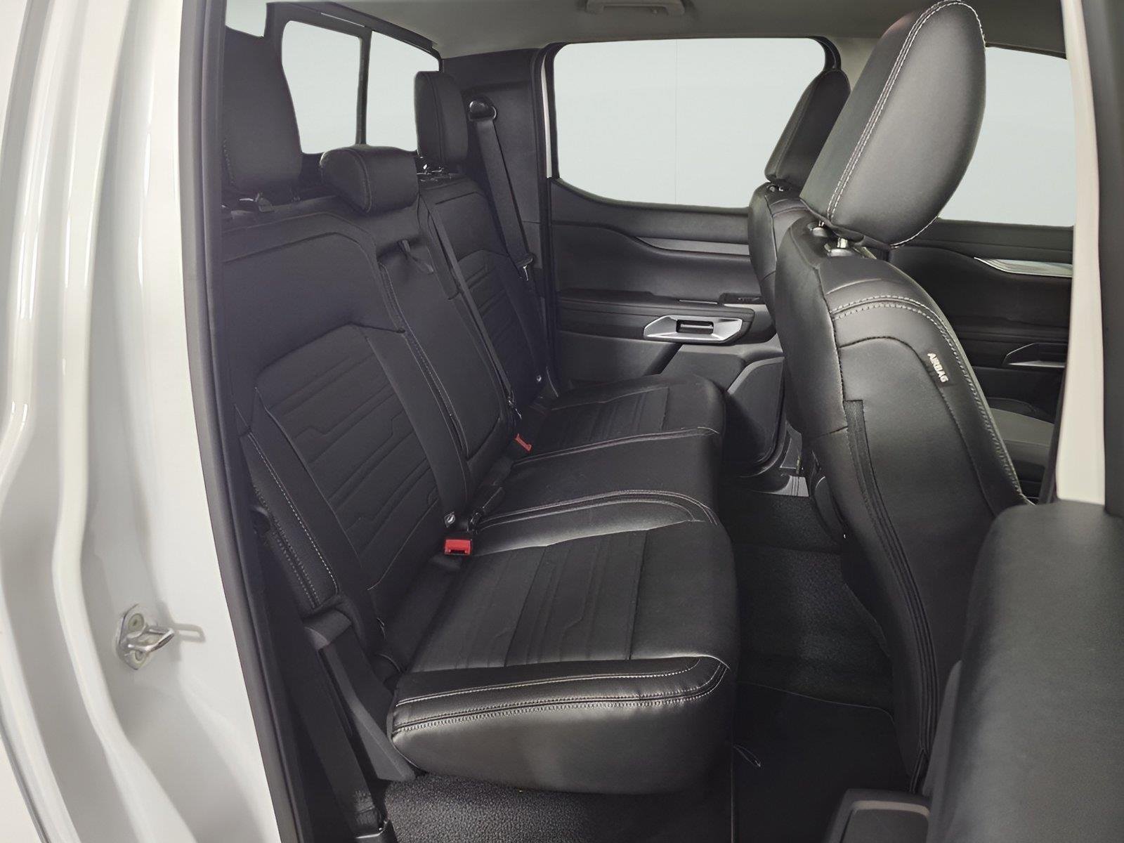Used 2025 Oxford White Ford LARIAT image 21