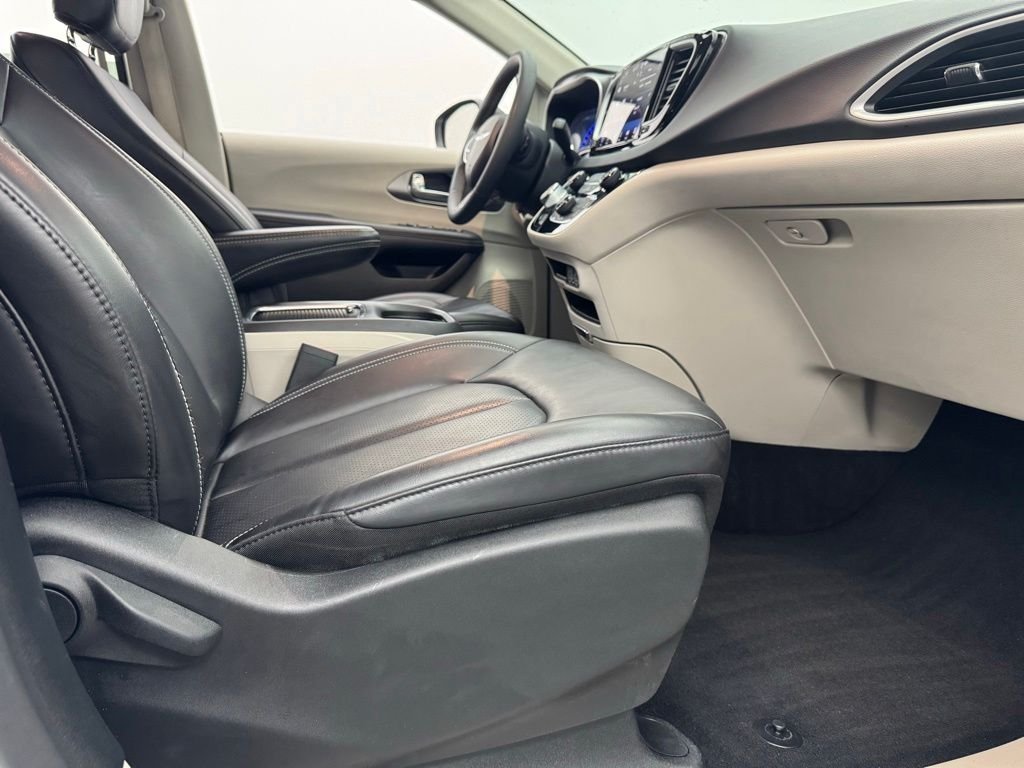 Used 2023 Bright White Clearcoat Chrysler Touring L image 35