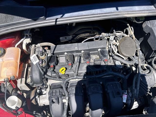 Used 2015 Red Ford SE image 32