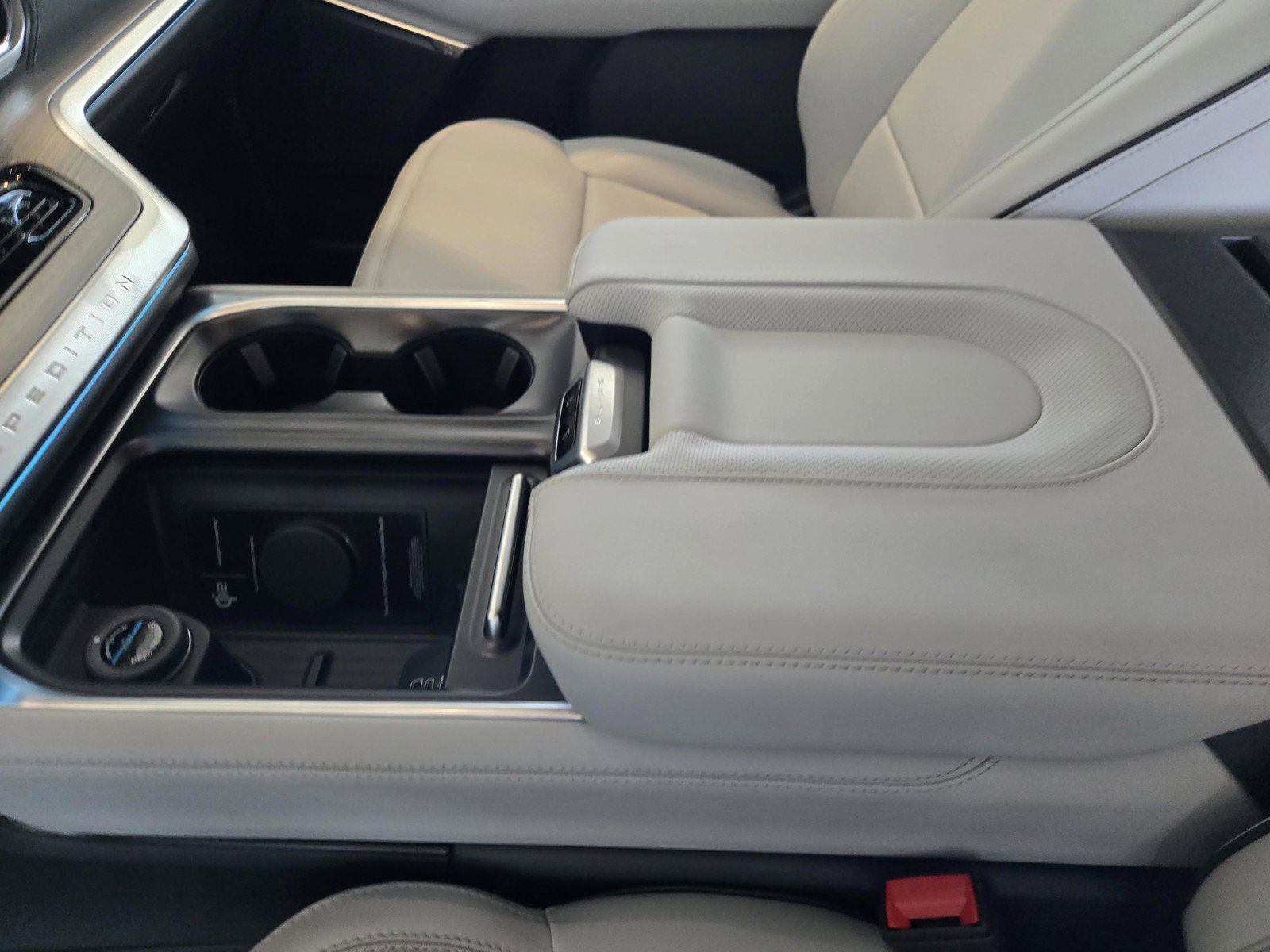 New 2027 Star White Metallic Tri-Coat Ford MAX Platinum image 14