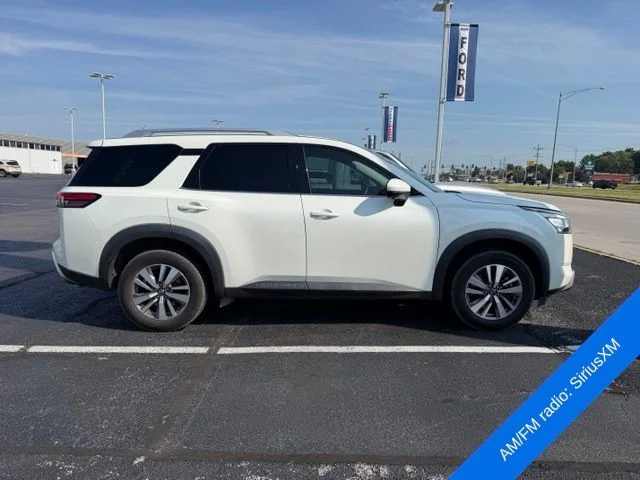 Used 2023 White Nissan SL image 4