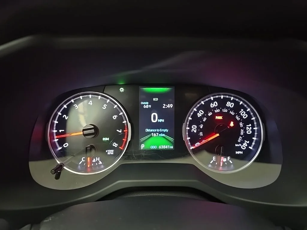 Used 2019 Silver Toyota XLE image 22