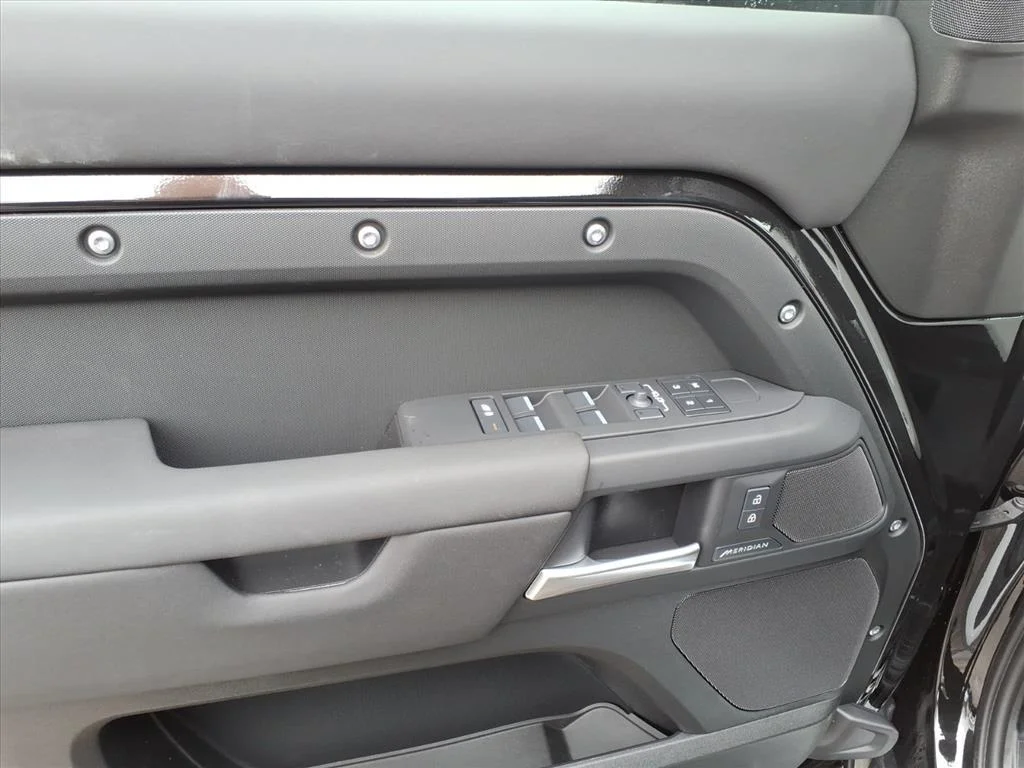 New 2026 Santorini Black LAND ROVER S image 8