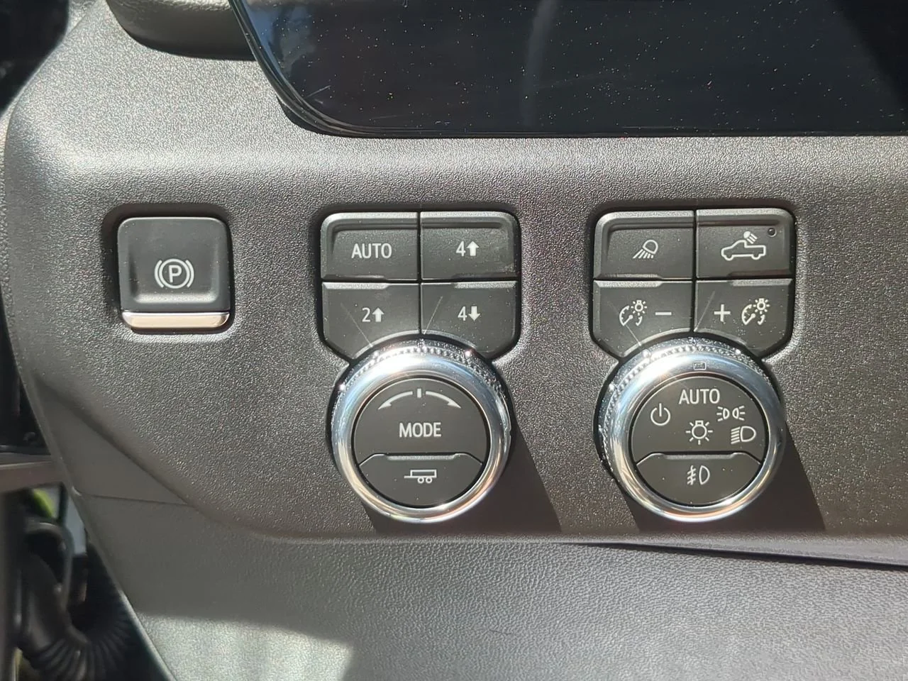 New 2026 Onyx Black GMC SLT image 18