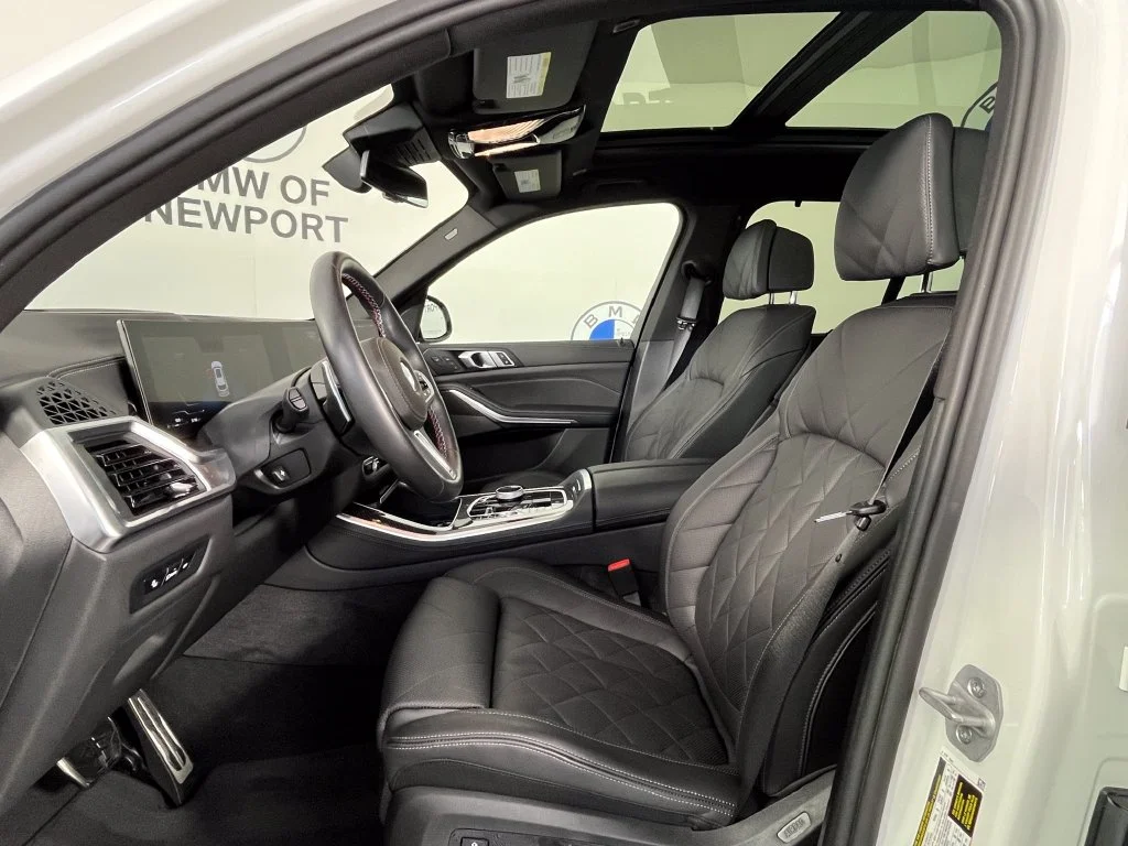 Certified Used 2025 White Metallic BMW M60i image 20
