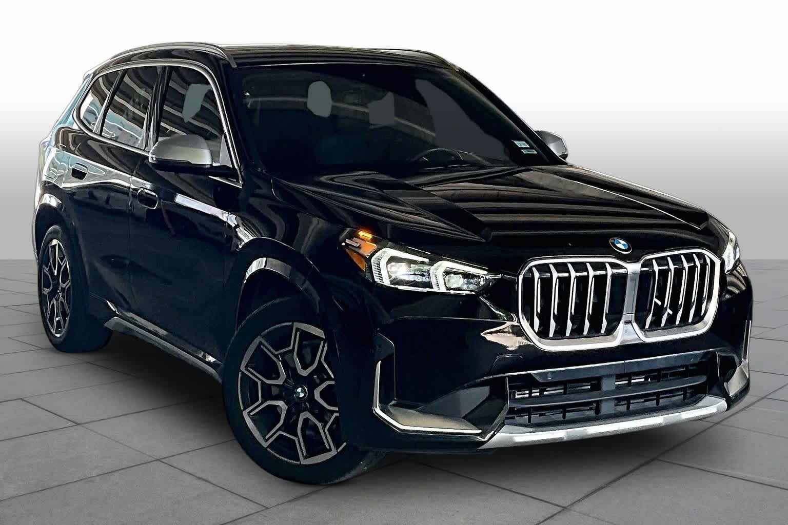 Used 2023 Black Sapphire Metallic BMW xDrive28i image 2