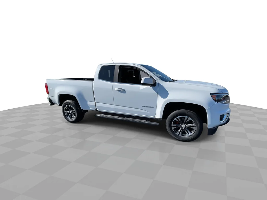 Used 2018 Summit White Chevrolet LT image 3