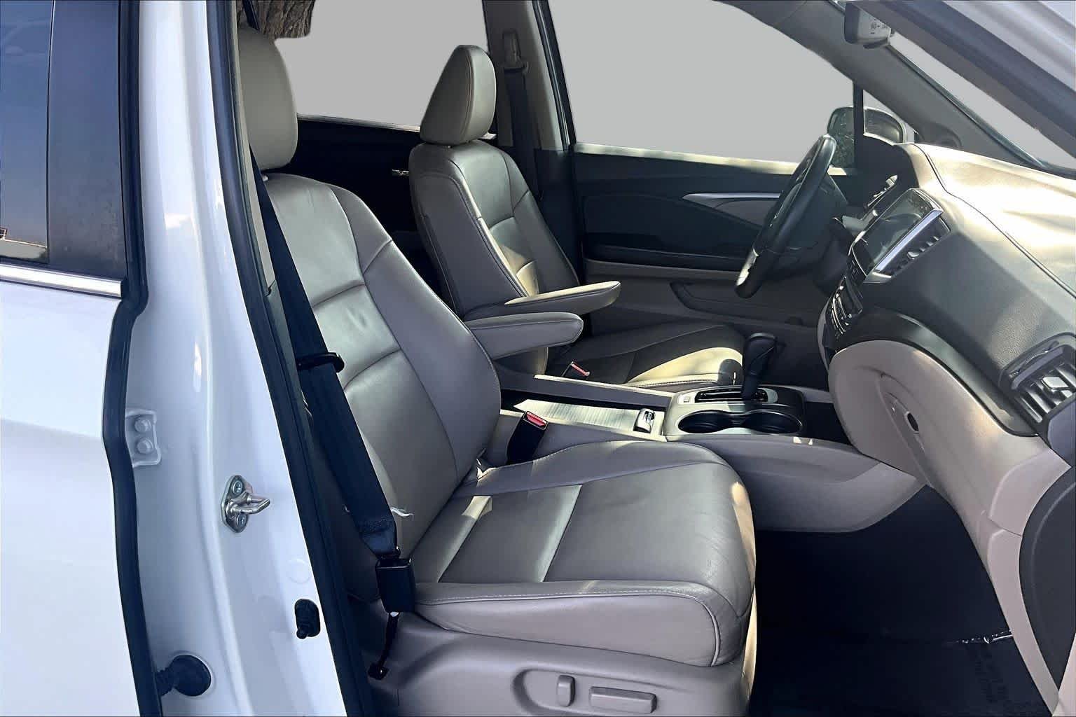 Used 2016 White Diamond Pearl Honda EX-L image 8