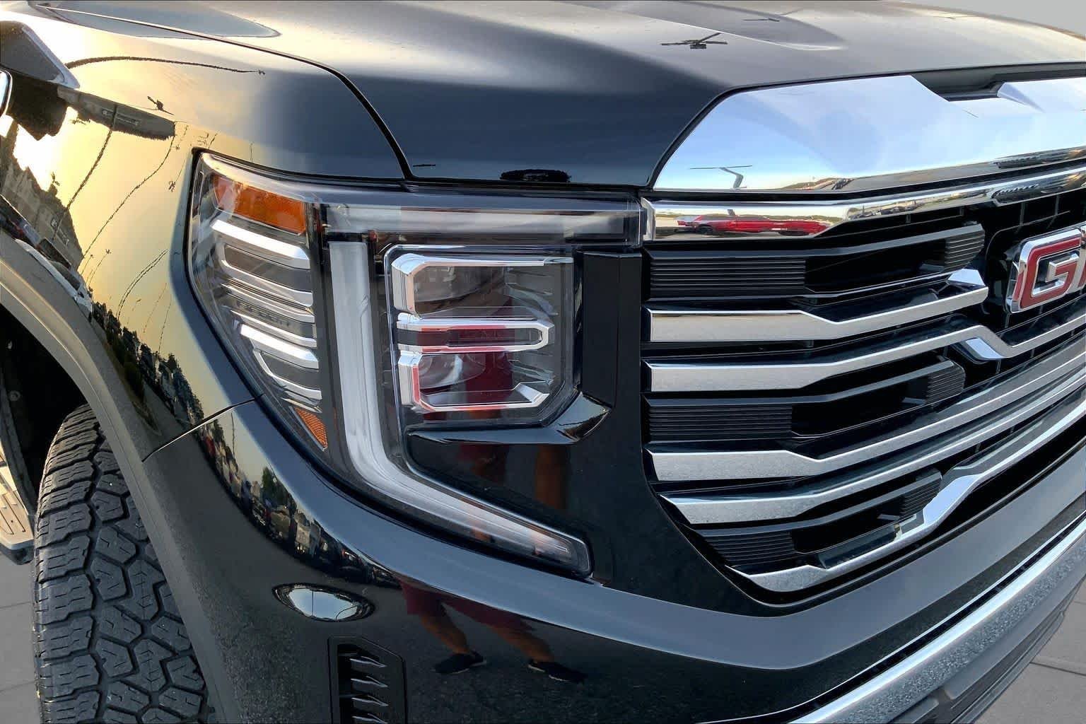 Used 2023 Onyx Black GMC SLT image 26