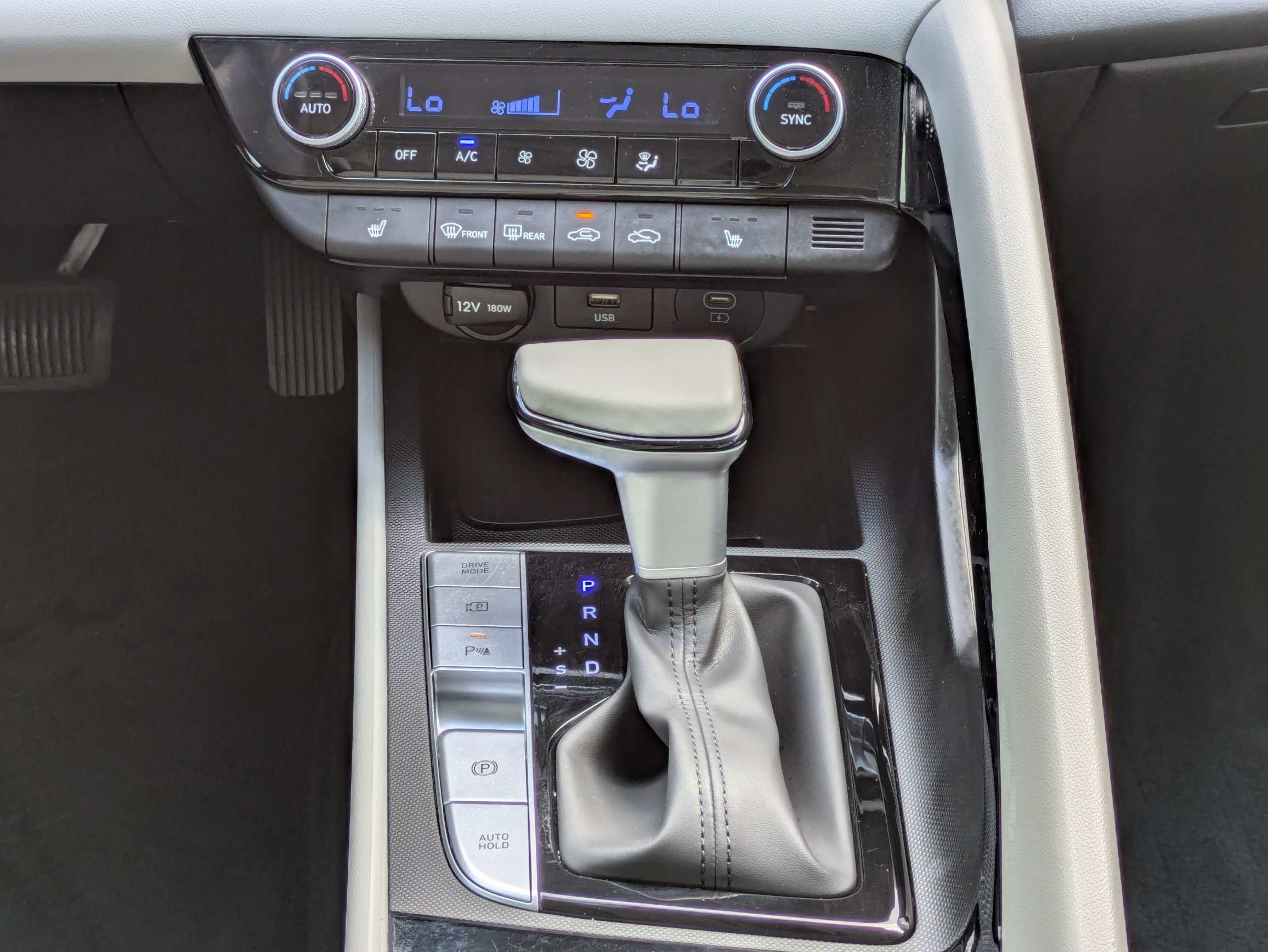 Used 2024 Abyss Black Hyundai Limited image 19