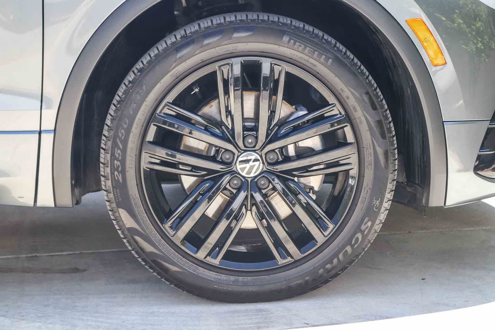 Used 2022 Platinum Gray Metallic Volkswagen SE R-Line Black image 9