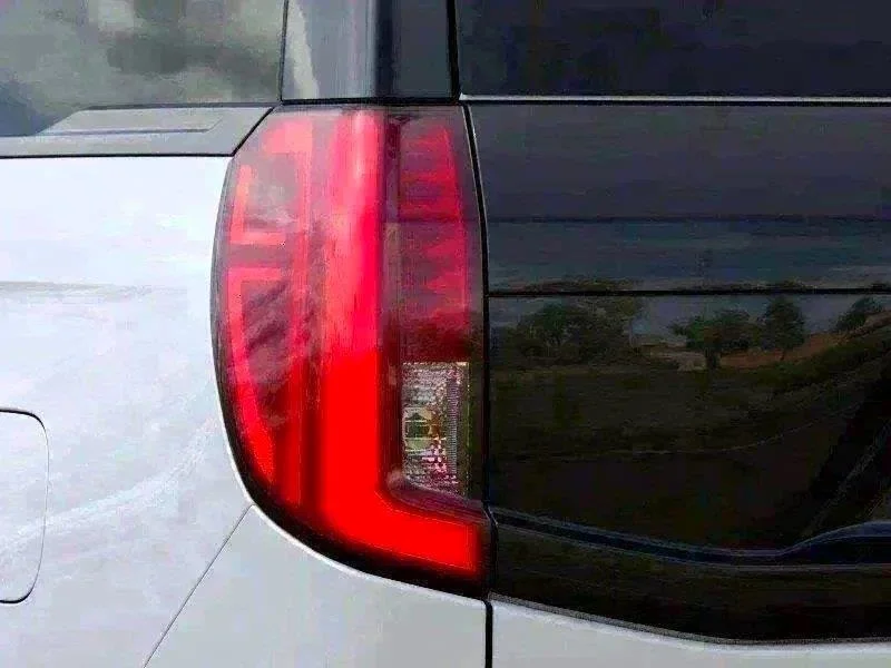 New 2027 Star White Ford Platinum image 46