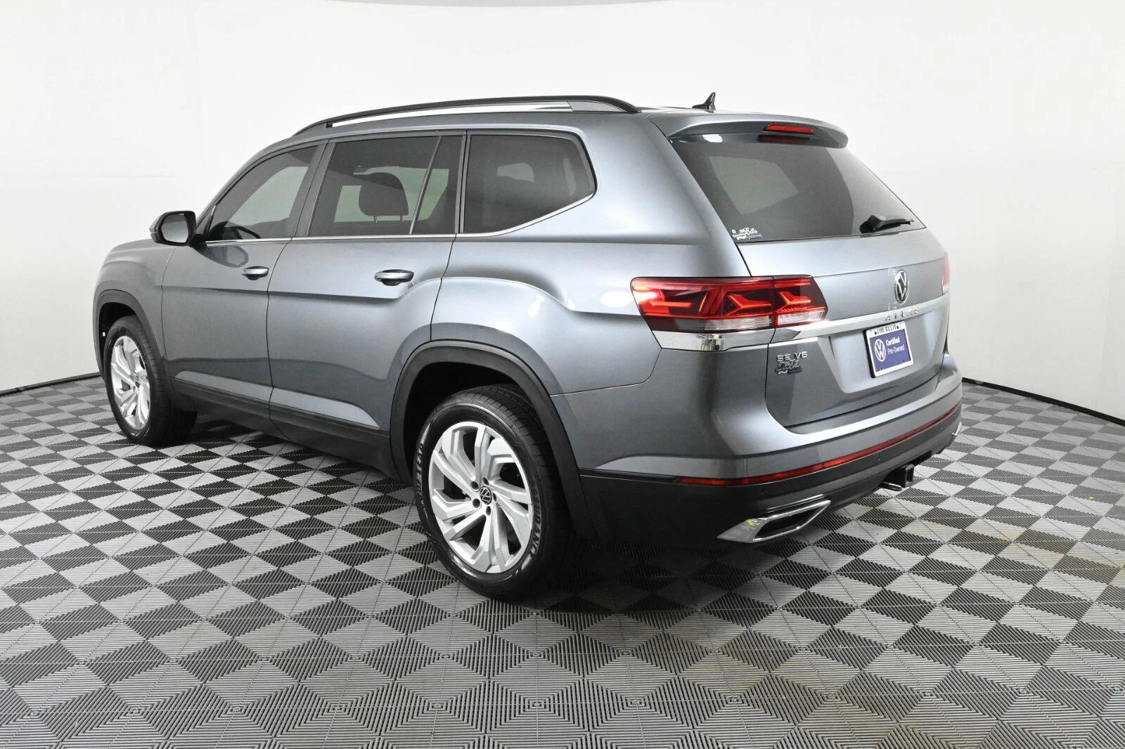 Certified Used 2023 Platinum Gray Metallic Volkswagen 3.6L V6 SE w/Technology image 7