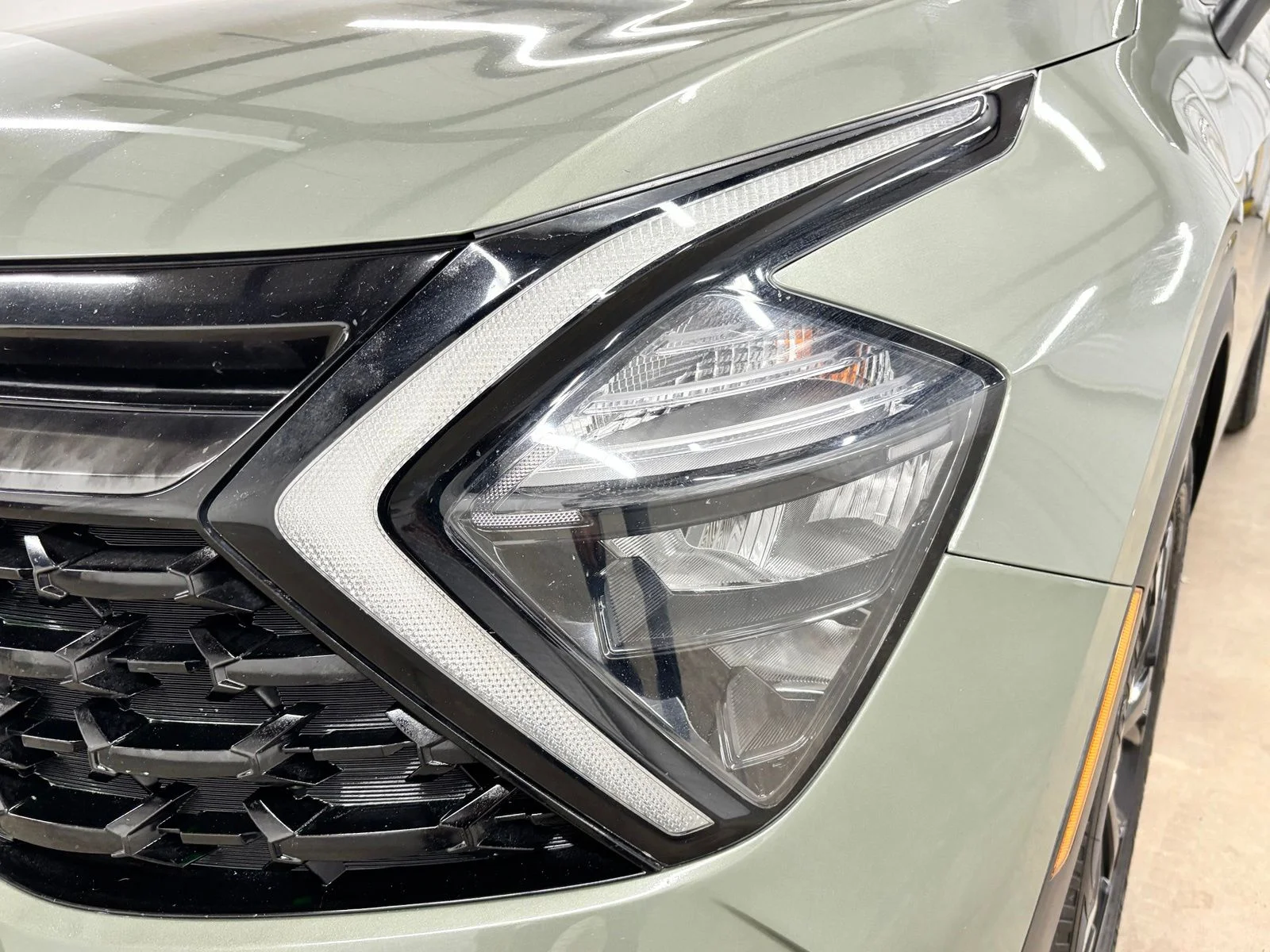 Used 2023 Green Kia X-Line image 9