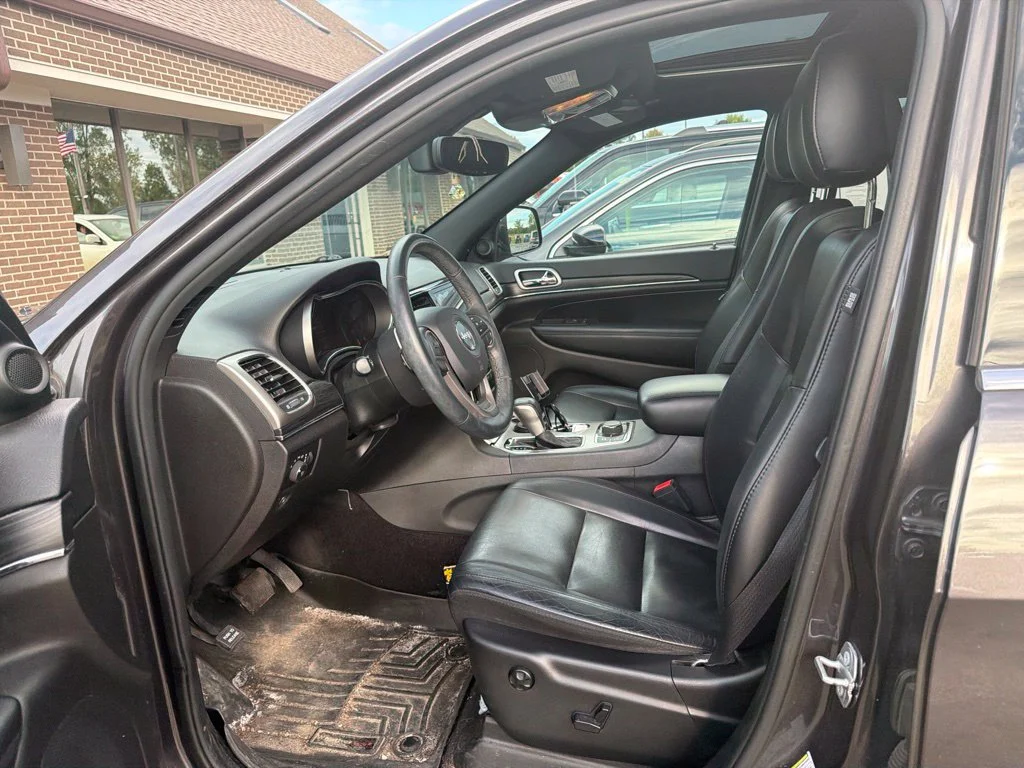 Used 2019 Gray Jeep Limited image 8