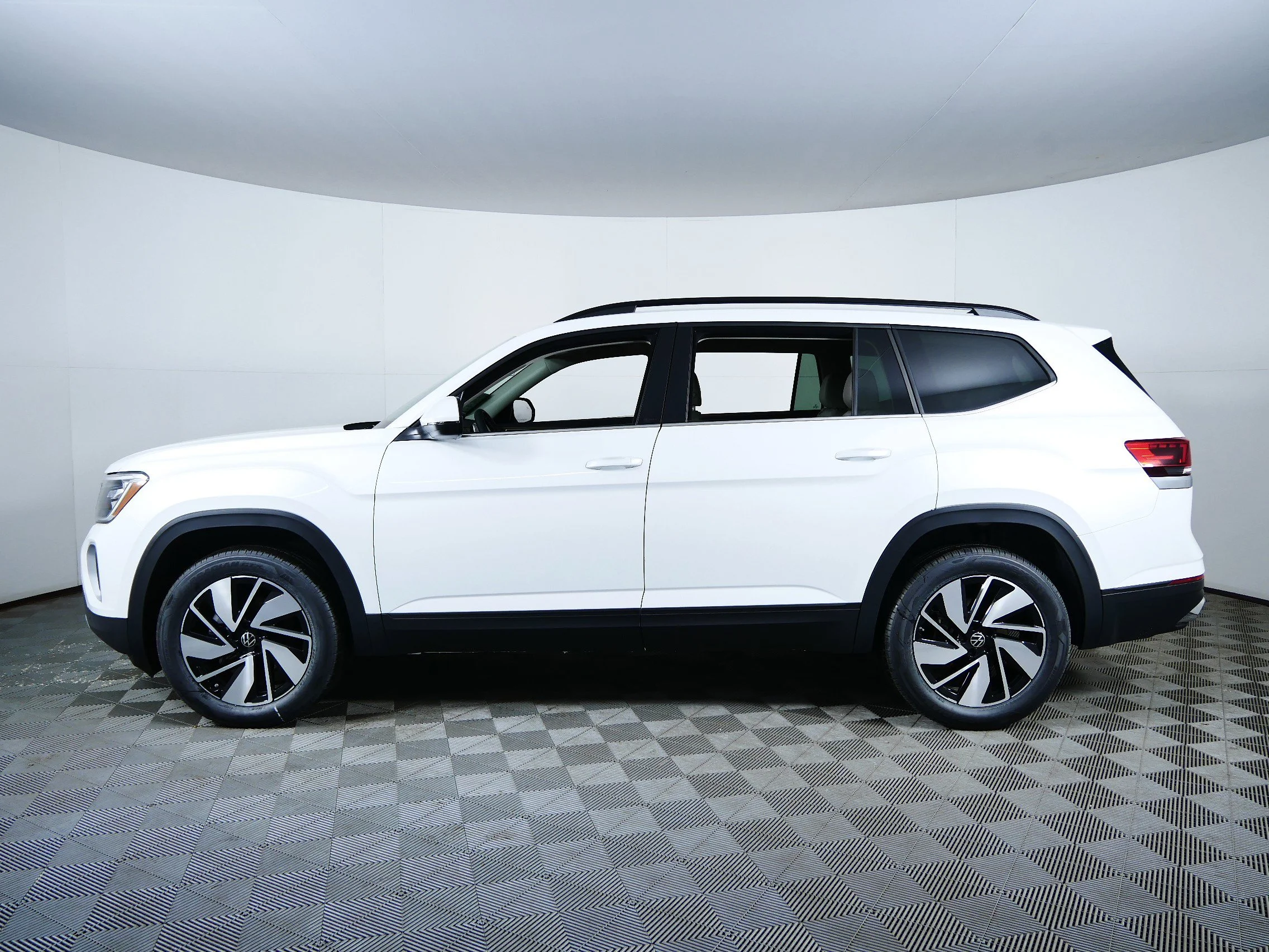New 2026 Opal White Pearl Volkswagen 2.0T SE w/Technology image 4