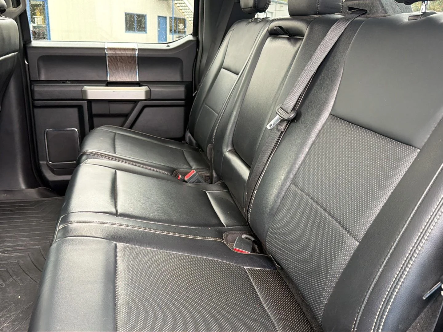 Used 2019 Magnetic Ford Lariat image 23