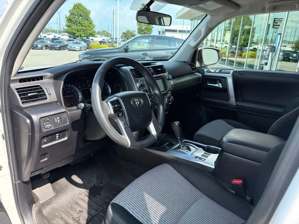 Used 2019 White Toyota SR5 image 17