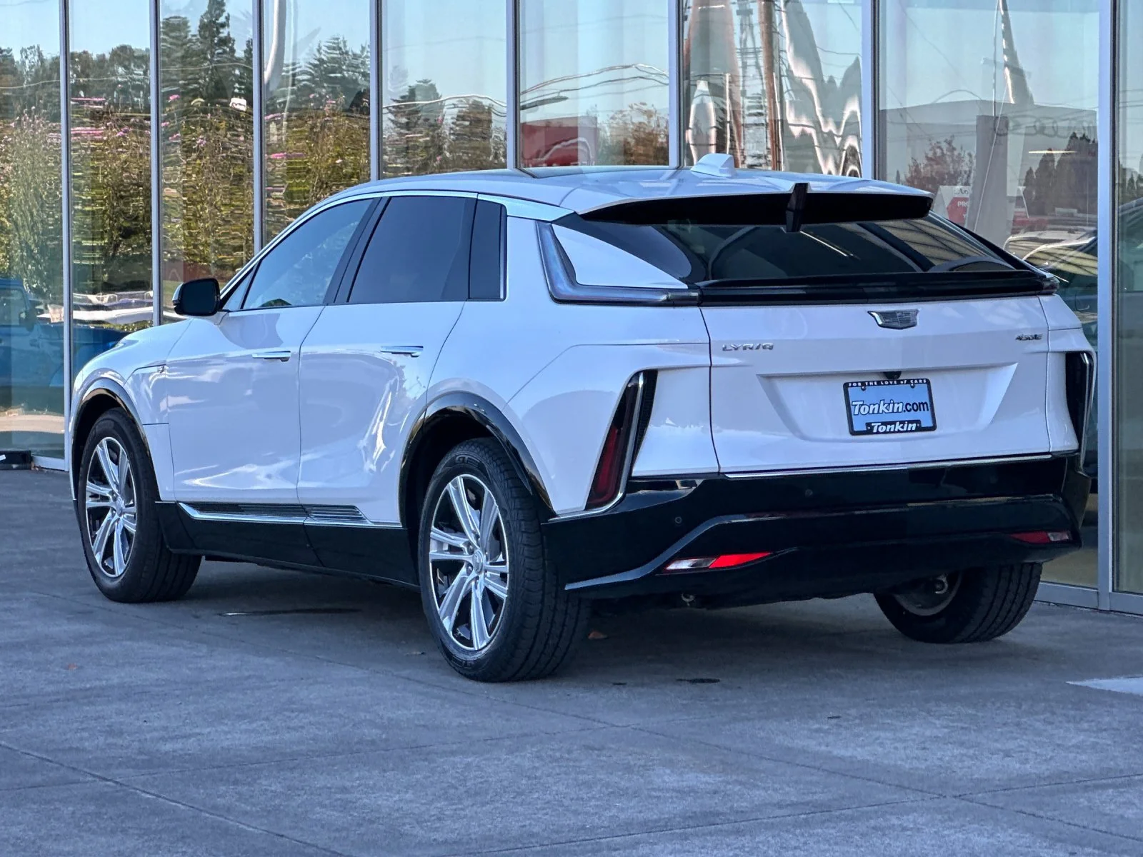 Used 2024 Crystal White Tricoat Cadillac Tech image 6