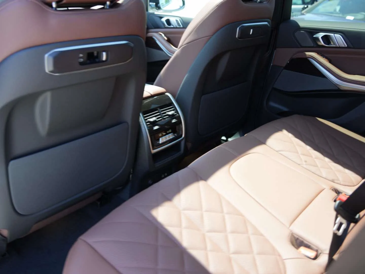 New 2026 Mineral White Metallic BMW sDrive40i image 9