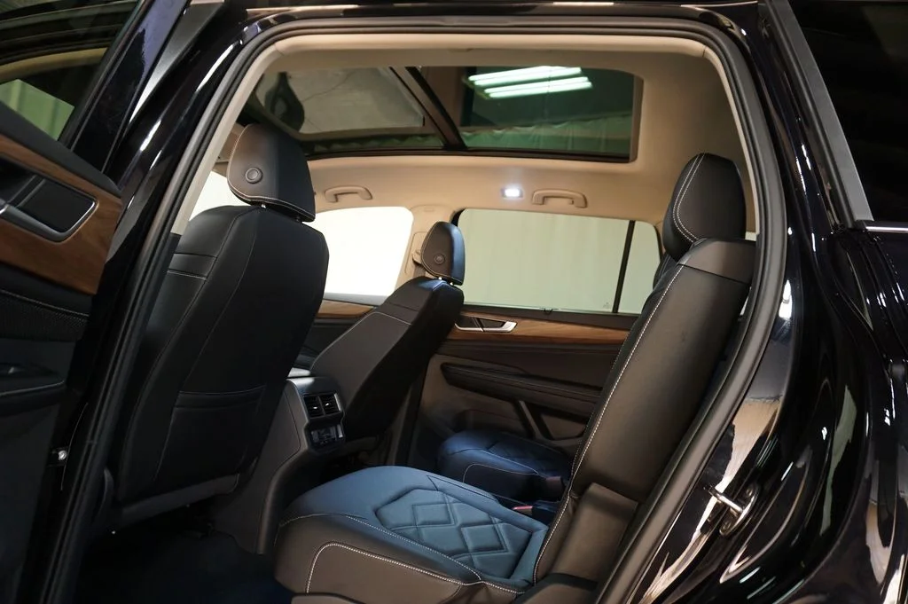New 2026 Black Volkswagen 2.0T SE w/Technology image 30