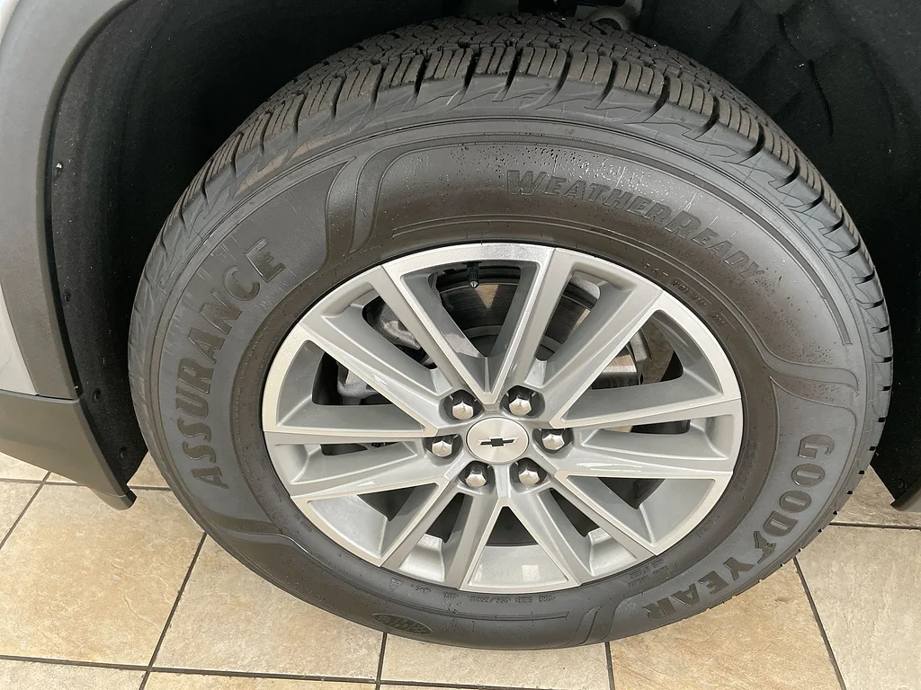 Used 2023 Sterling Gray Metallic Chevrolet LT Cloth image 31