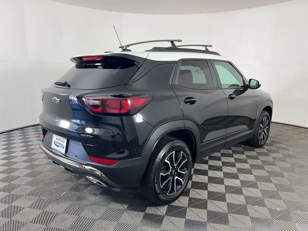 Used 2024 Black Metallic Chevrolet ACTIV image 23
