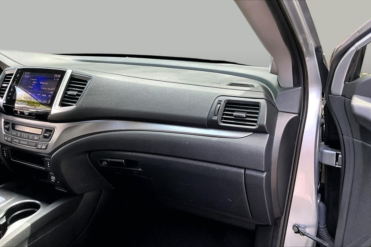 Used 2019 Lunar Silver Metallic Honda RTL-T image 19