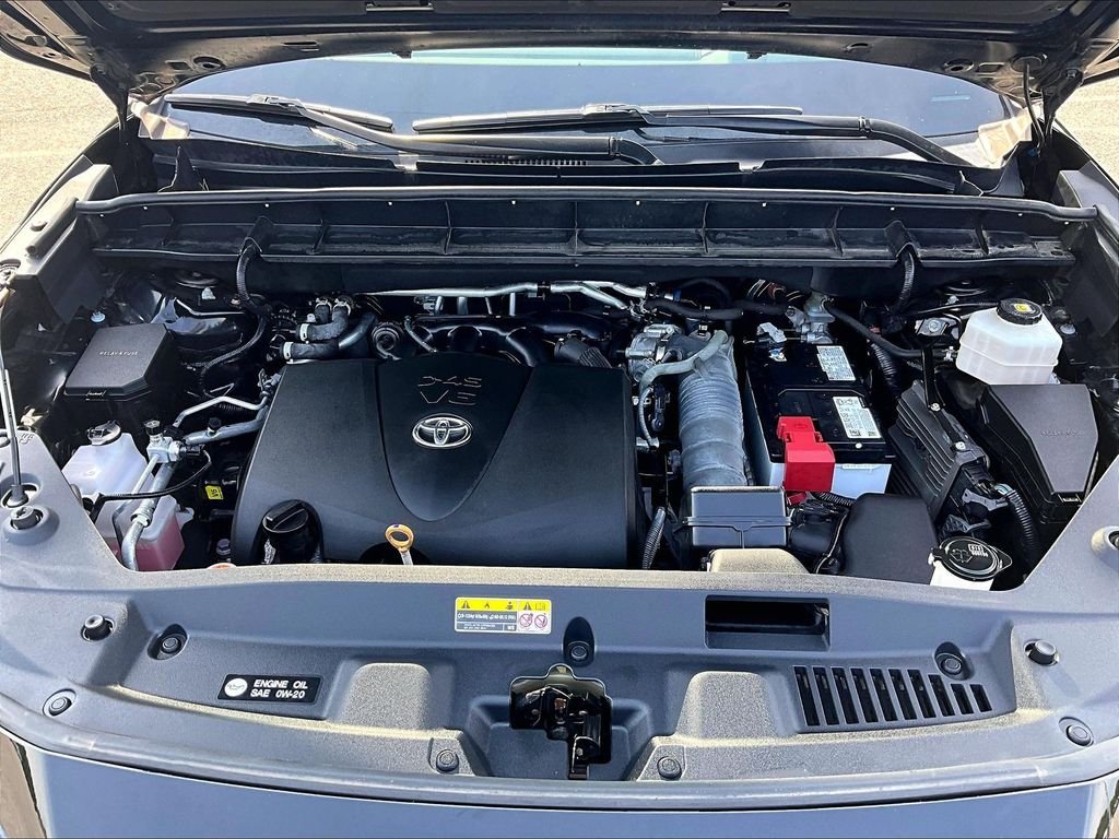 Used 2022 Black Toyota Platinum image 31