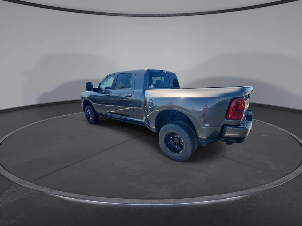 New 2026 Granite Crystal Metallic Clear-Coat Exterior Paint RAM Laramie image 6