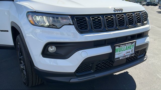 New 2026 Bright White Clearcoat Jeep Latitude Altitude image 10