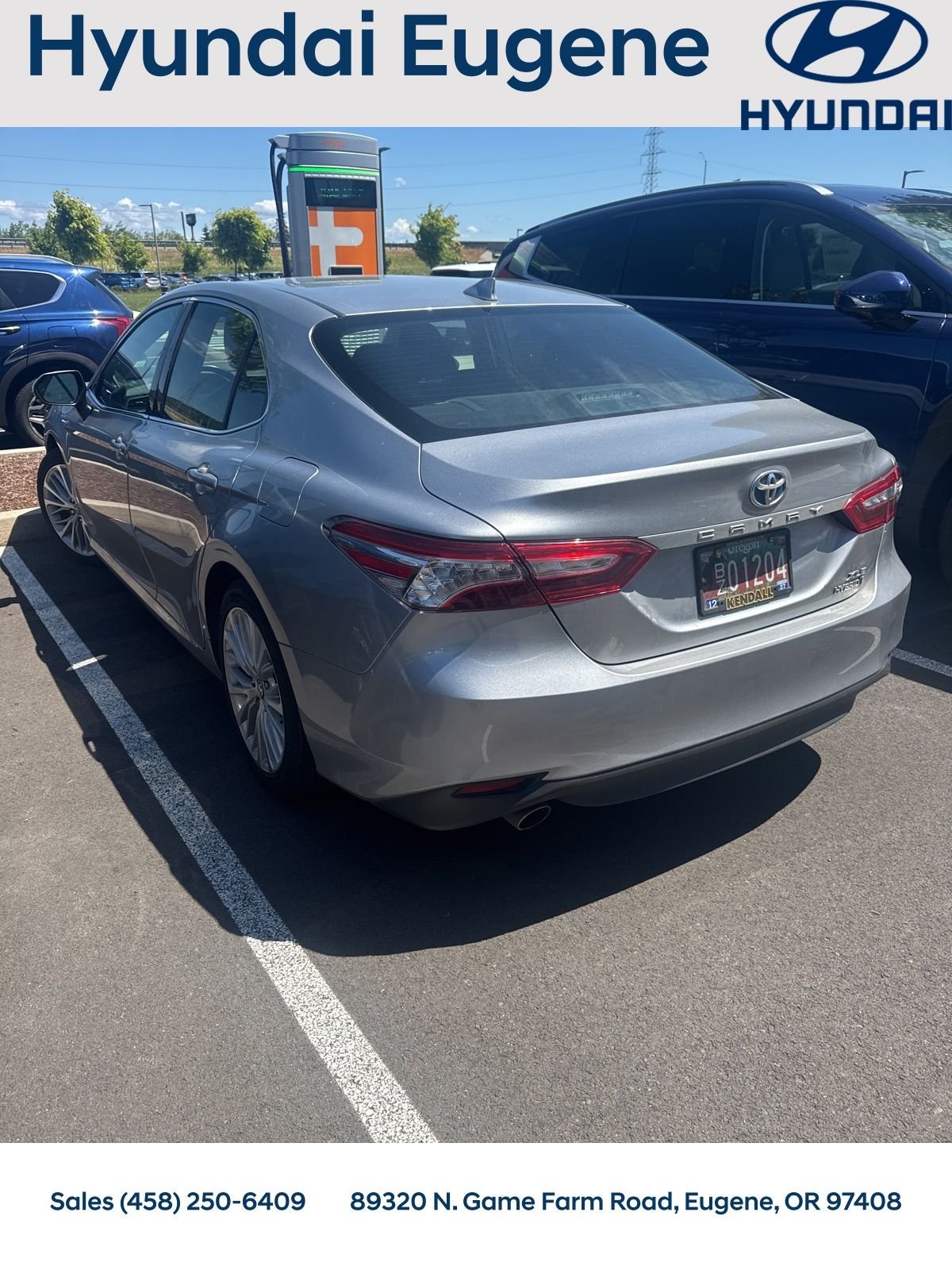 Used 2019 Silver Toyota XLE image 2