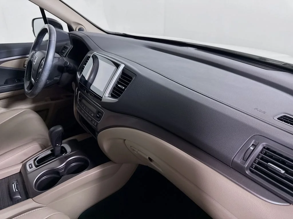 Used 2017 White Diamond Pearl Honda EX-L image 28