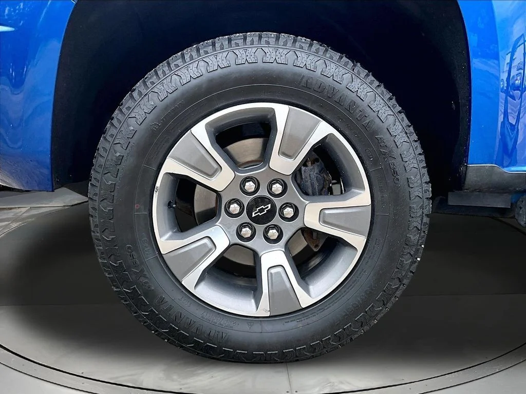 Used 2018 Blue Chevrolet Z71 image 34