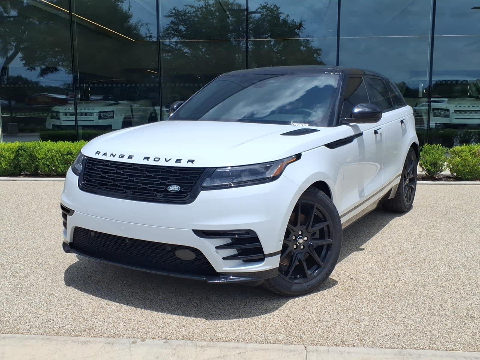New 2026 Fuji White Land Rover Dynamic SE image 1