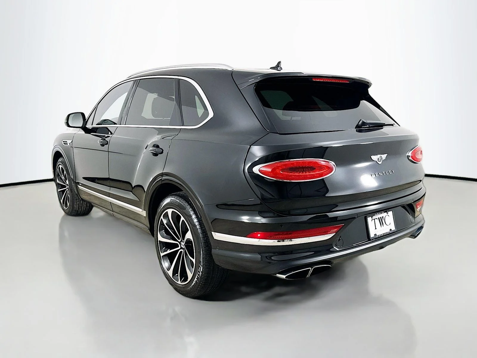 Used 2022 Black Bentley  image 7