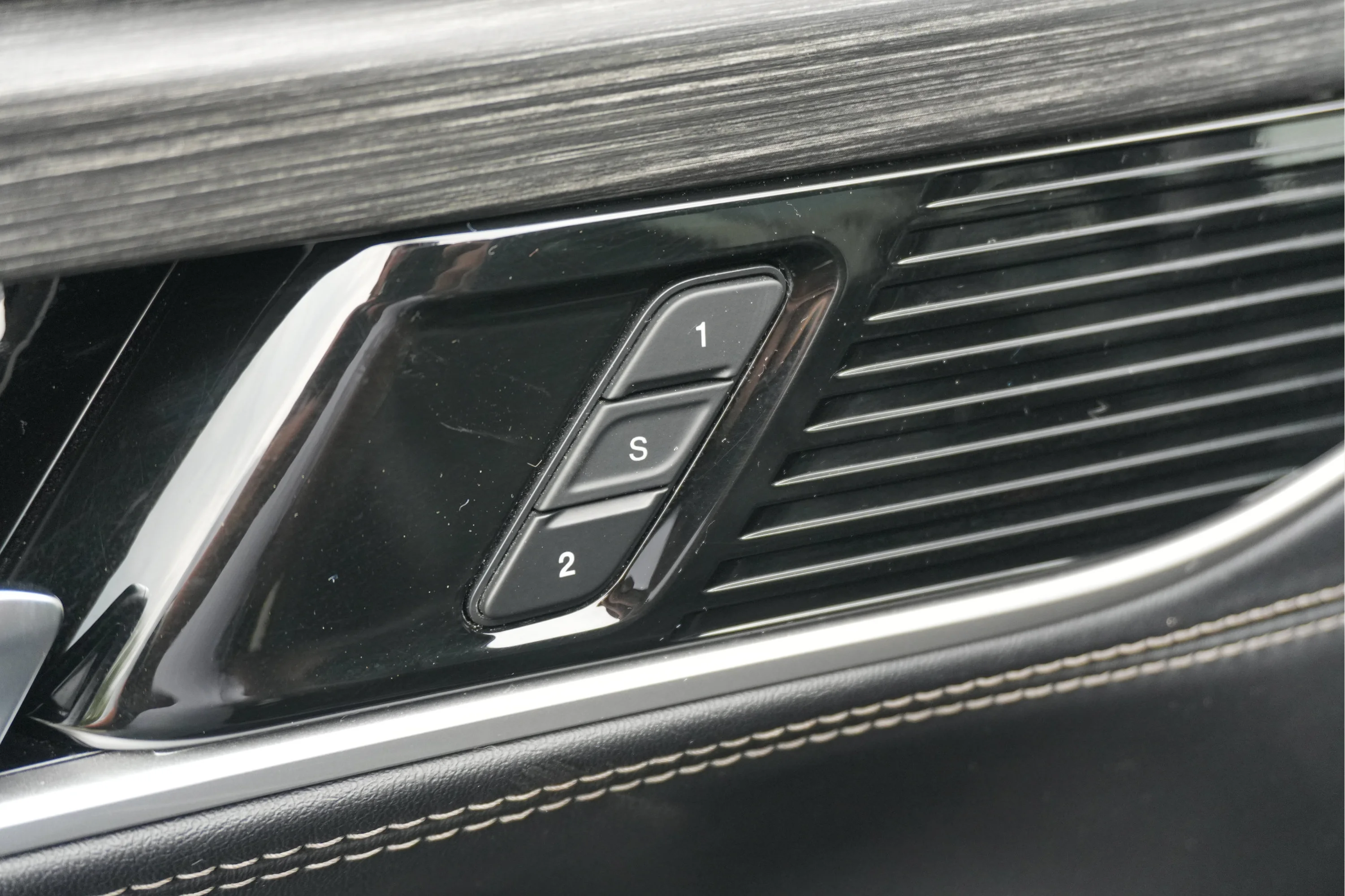 Used 2024 Diamond Black Crystal Pearlcoat Jeep Series II image 12