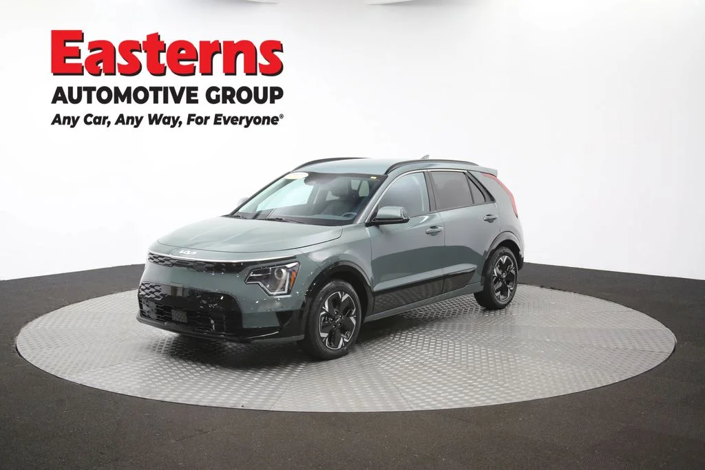 Used 2023 Green Kia Wind image 55