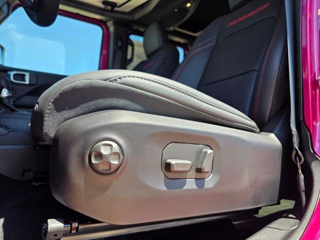 New 2026 Tuscadero Pearlcoat Jeep Rubicon image 25